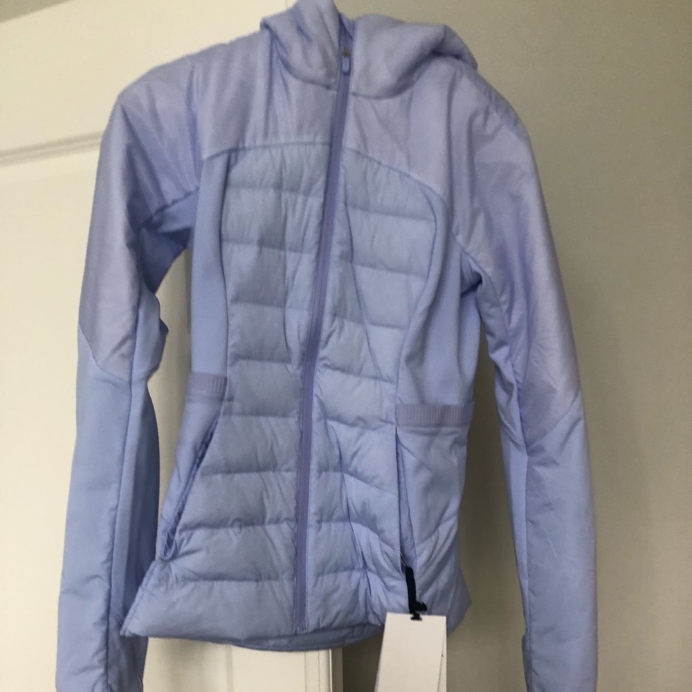 NWT LULULEMON ZIP UP SIZE 4 PERRIWINKLE COLOR